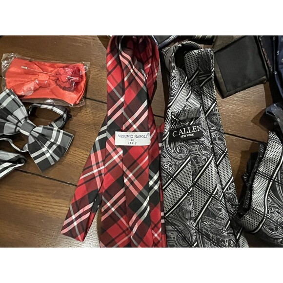 Lot of 16 Neck Ties Neck Tie Mixed Silk & Poly  3-Handkerchiefs Pocket Squares - Picture 11 of 12